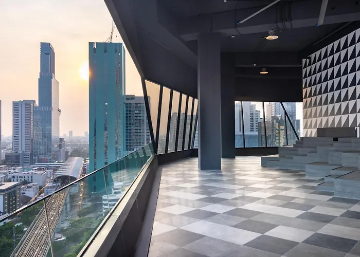Queensland Hotel 4*